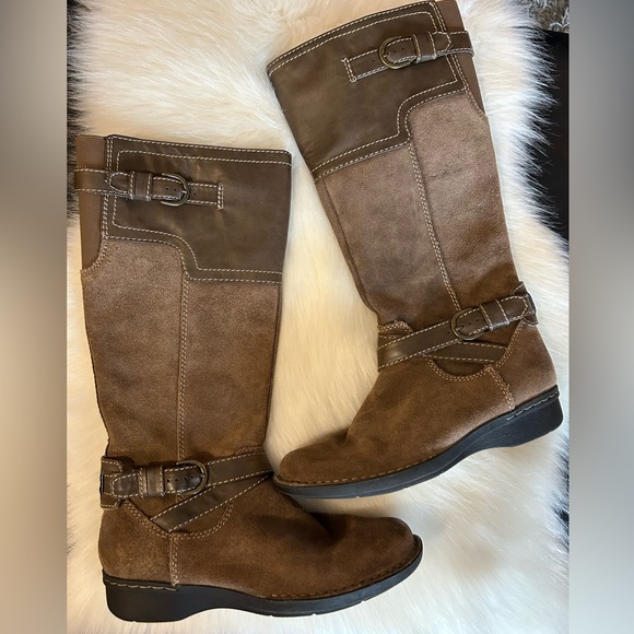 Clarks ⚜️ Brown Sueded Leather Boots - Picture 1 of 8